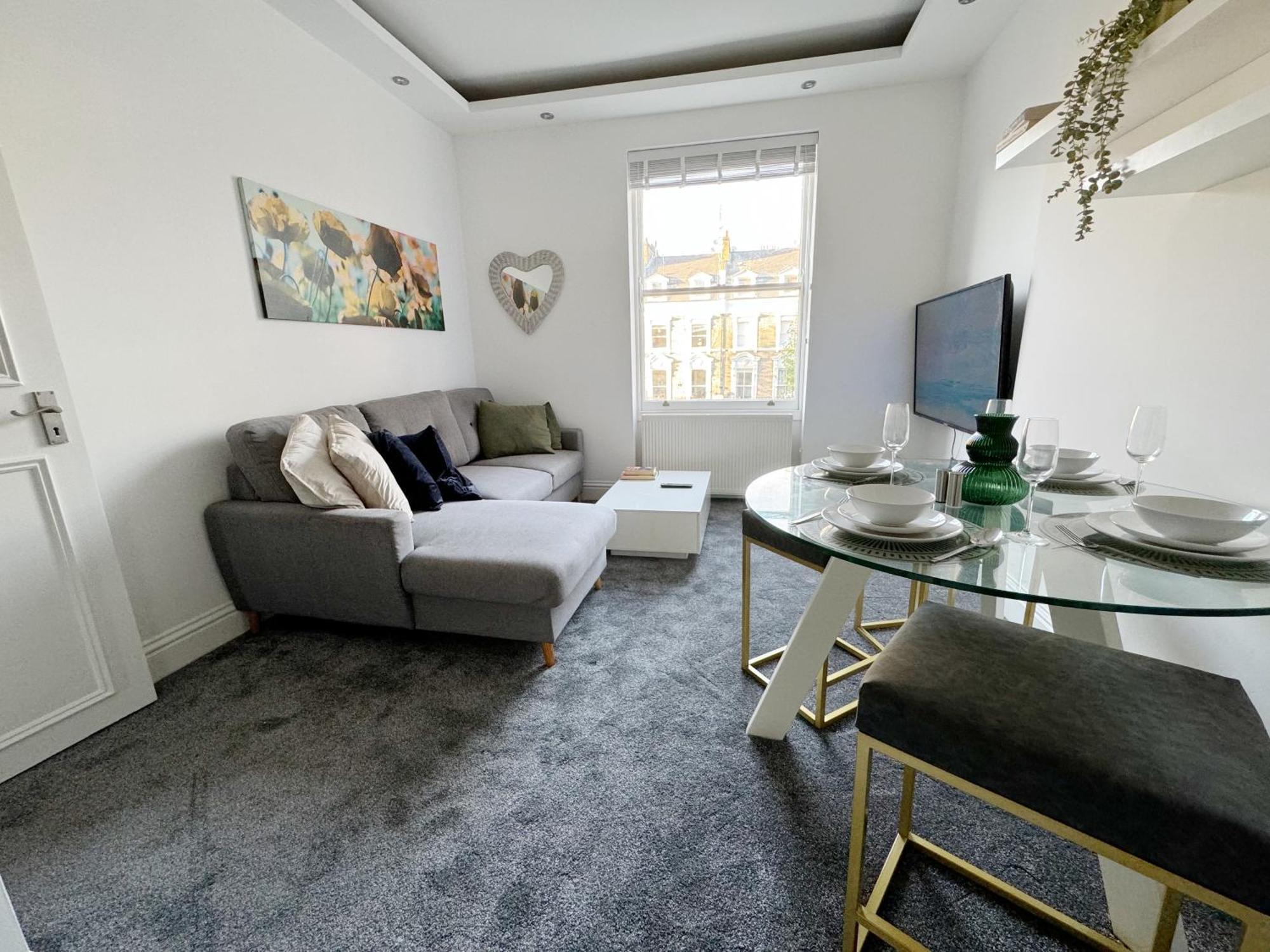 Stylish 2-bed Flat W Kitchen And Cosy Living Space Appartamento Londra