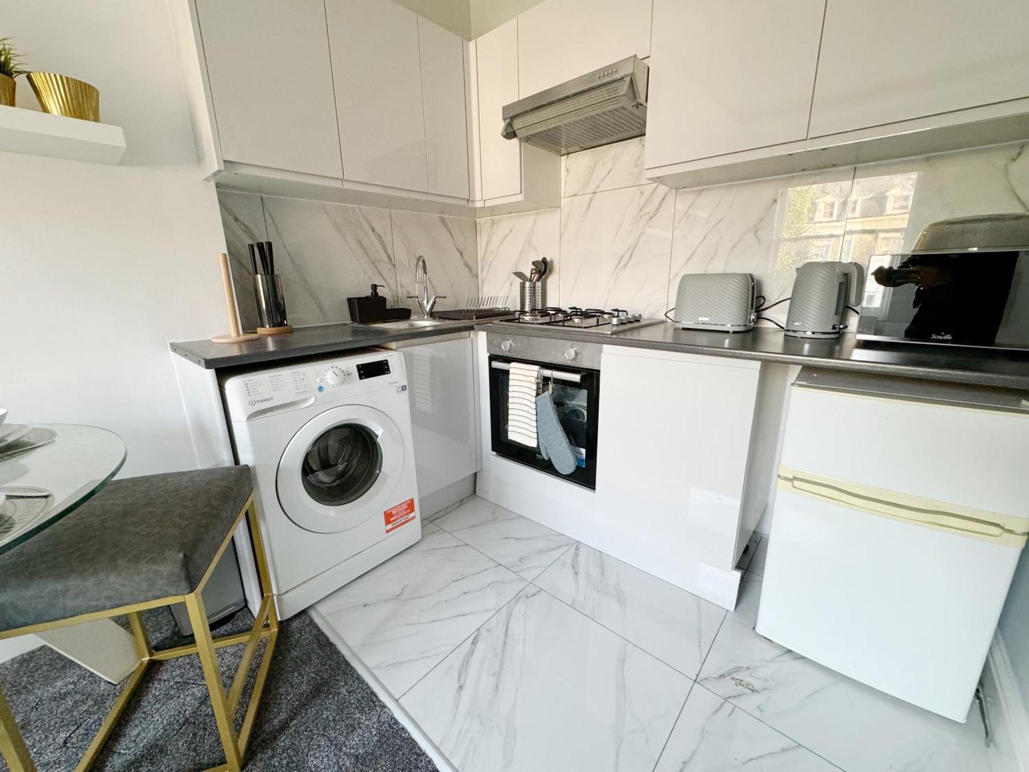 Stylish 2-bed Flat W Kitchen And Cosy Living Space * Londra