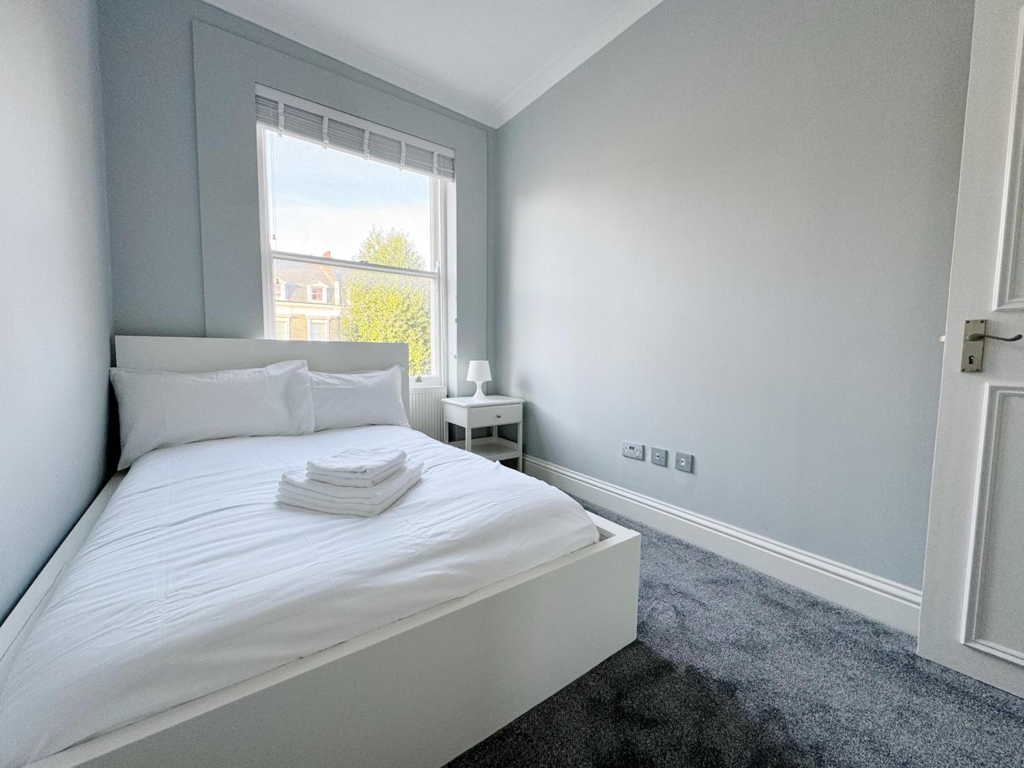 Stylish 2-bed Flat W Kitchen And Cosy Living Space Londra