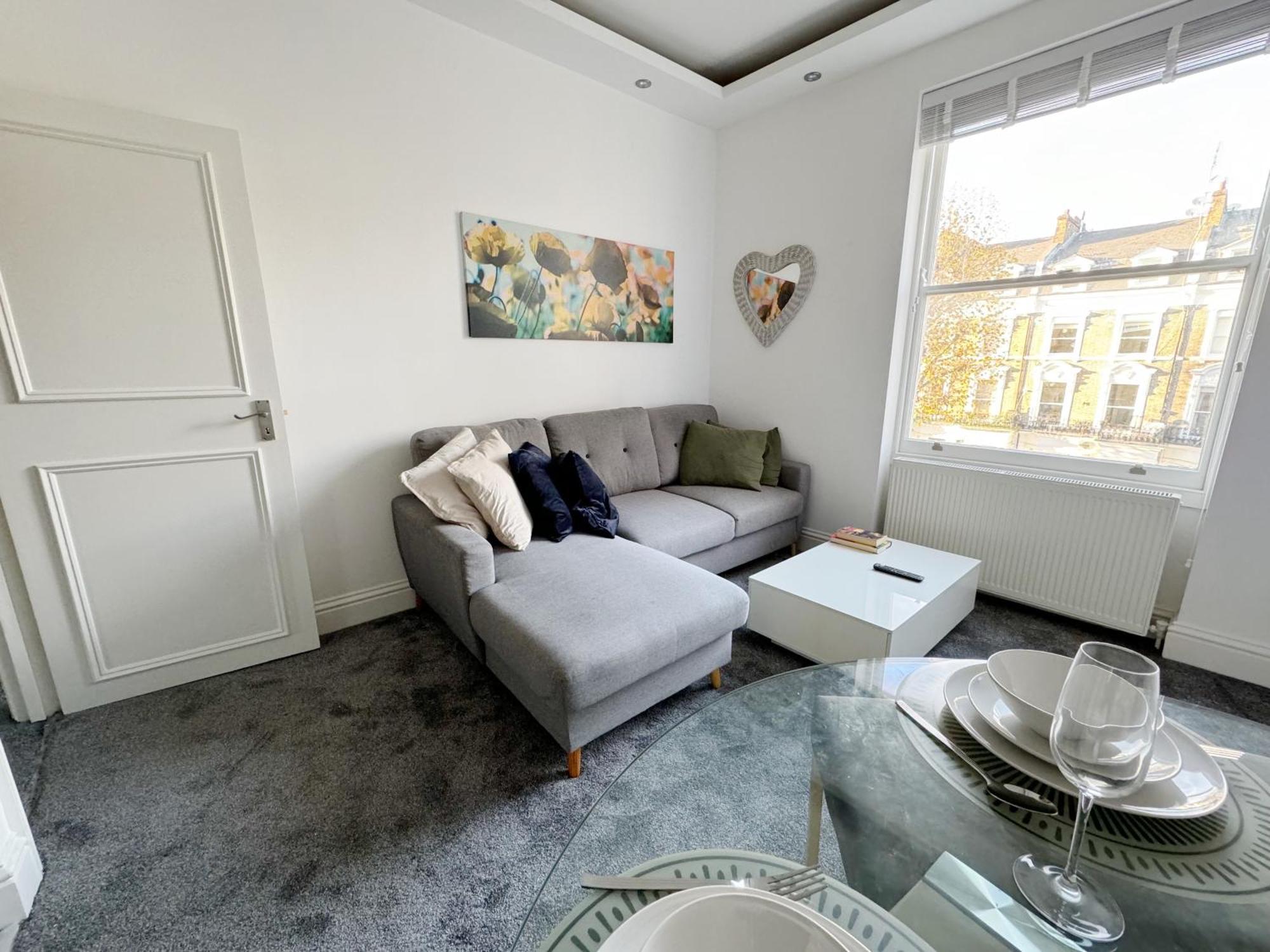 Stylish 2-bed Flat W Kitchen And Cosy Living Space * Londra