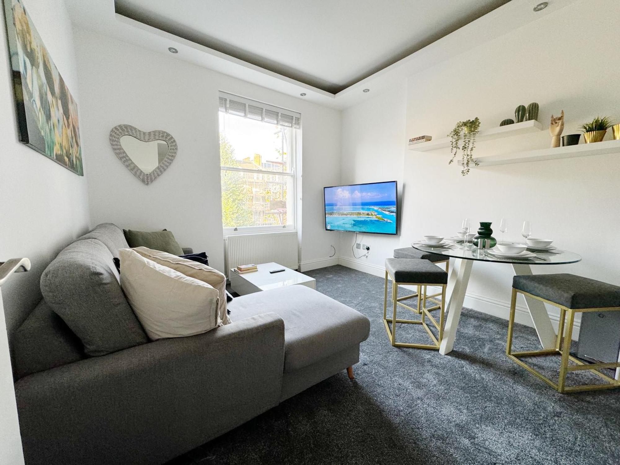 Appartamento Stylish 2-bed Flat W Kitchen And Cosy Living Space *