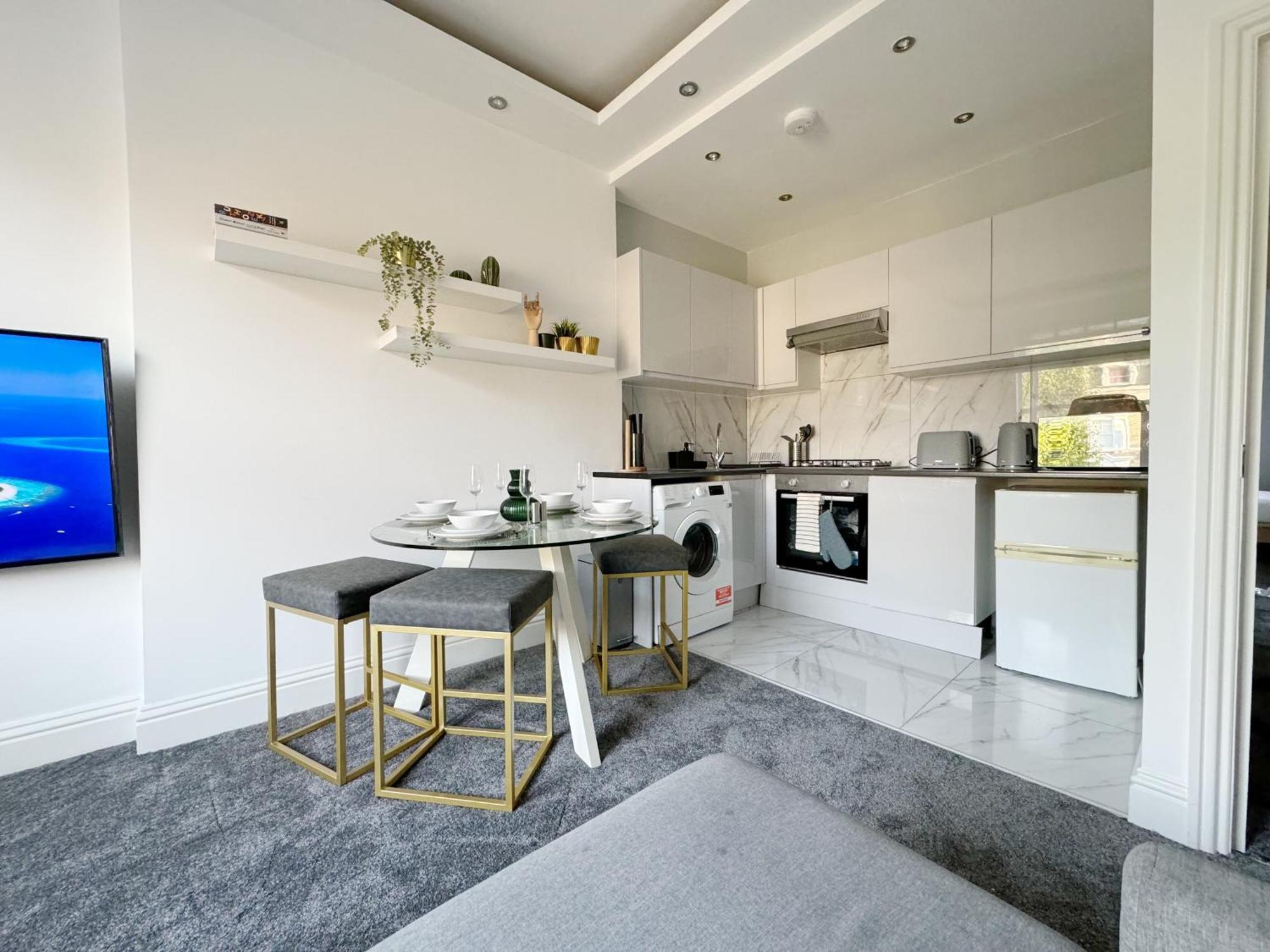 Stylish 2-bed Flat W Kitchen And Cosy Living Space * Londra