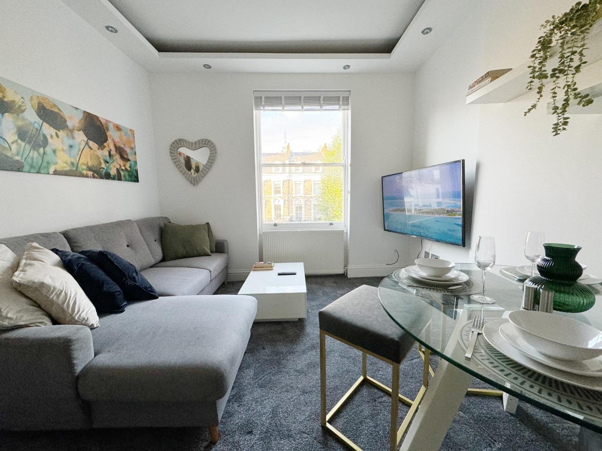 Stylish 2-bed Flat W Kitchen And Cosy Living Space Appartamento *